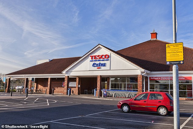 من الشائع الآن مواقع مثل محلات السوبر ماركت (بما في ذلك Tesco Extra في Barnsley) ومحطات القطار ومراكز التسوق ومنافذ الوجبات السريعة وحدائق الأعمال لاستخدام شركات وقوف السيارات الخاصة