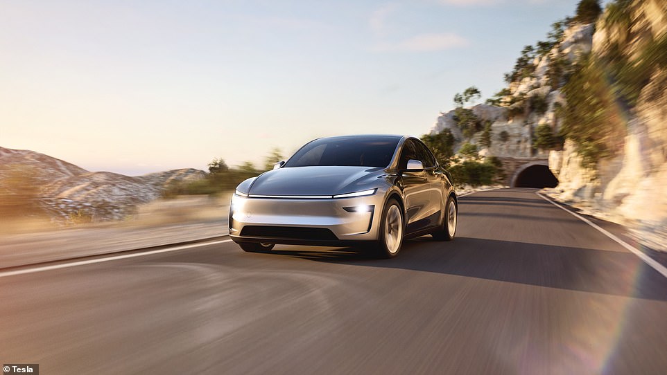 سيجد مالك Texas الفخور لـ New Model Y أن سيارته الجديدة مجهزة بنظام مساعدة السائق المتقدم في Tesla ، Autopilot. بالإضافة إلى استدعاء و AutoPark و Tavigate ، فإن النموذج Y لديه القيادة الذاتية الكاملة (الخاضعة للإشراف) الذي يتوسع في هذه الميزات ، مما يتيح للسيارة التنقل في المواقف الأكثر تعقيدًا ، بما في ذلك التقاطعات والمنفص خارج ، مع الحد الأدنى من تدخل السائق.