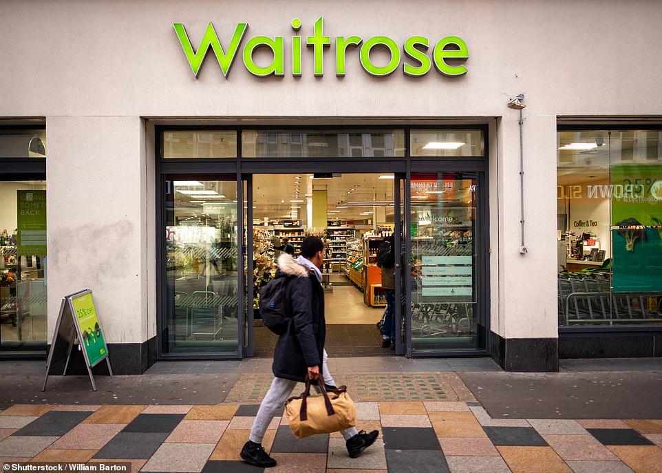 وفي الوقت نفسه ، يتم دفع عمال Waitrose ما لا يقل عن 12.40 جنيه إسترليني في الساعة ويتم دفع الموظفين في M&S على الأقل 12.60 جنيهًا إسترلينيًا في الساعة. زاد المنافس الألماني LIDL ، في وقت سابق من هذا العام ، من الدفع بالساعة مقابل الآلاف من العمال إلى 12.75 جنيه إسترليني في الساعة في جميع أنحاء المملكة المتحدة. كانت الزيادة في الأجور جزءًا من استثمار ما يقرب من 15 مليون جنيه إسترليني في الأجر من قبل LIDL ، الذي يعمل أكثر من 35000 شخص في جميع أنحاء المملكة المتحدة.