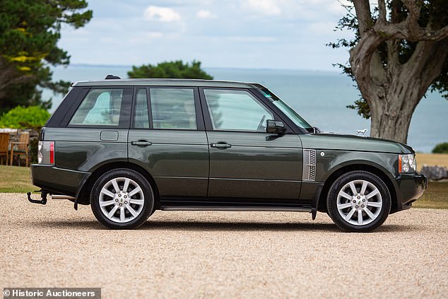 تحتوي Range Rover هذه على مجموعة مختارة من ميزات 