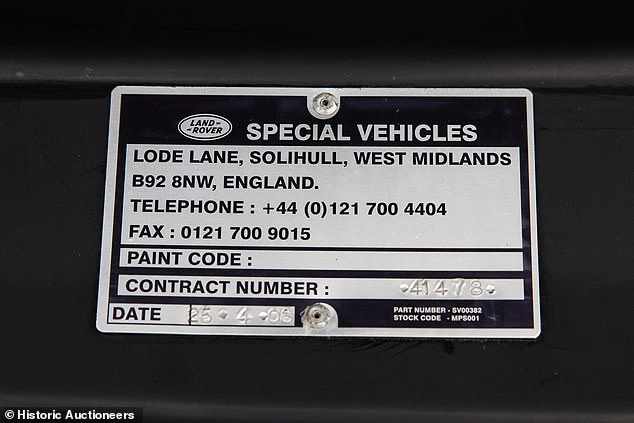لوحة Land Rover Special Operations (SVO) مثبتة في السيارة ، تم تسجيلها في 25 أبريل 2006 في موقع Lodge Lane في Solihull في West Midlands