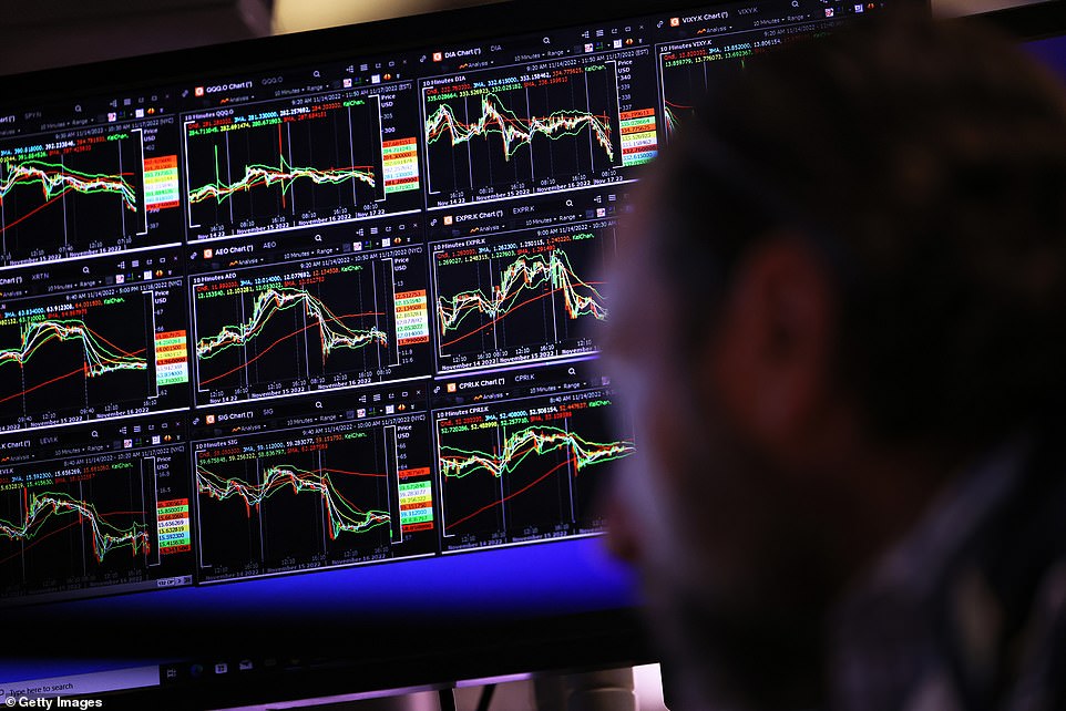 كما حذروا الشركات التي تعرضت للاغزى من ضريبة التأمين على راشيل ريفز بقيمة 25 مليار جنيه إسترليني على أرباب العمل. تتصاعد المخاوف من المزيد من الزيادات الضريبية هذا الخريف لتوصيل حفرة هرفية في خطط ميزانية المستشار. أظهر تقرير صادر عن معهد المديرين الأسبوع الماضي أن ثقة العمل قد انهارت إلى مستوى قياسي منخفض في ظل العمالة ، مع انخفاض الروح المعنوية مقارنةً خلال قفلات Covid.