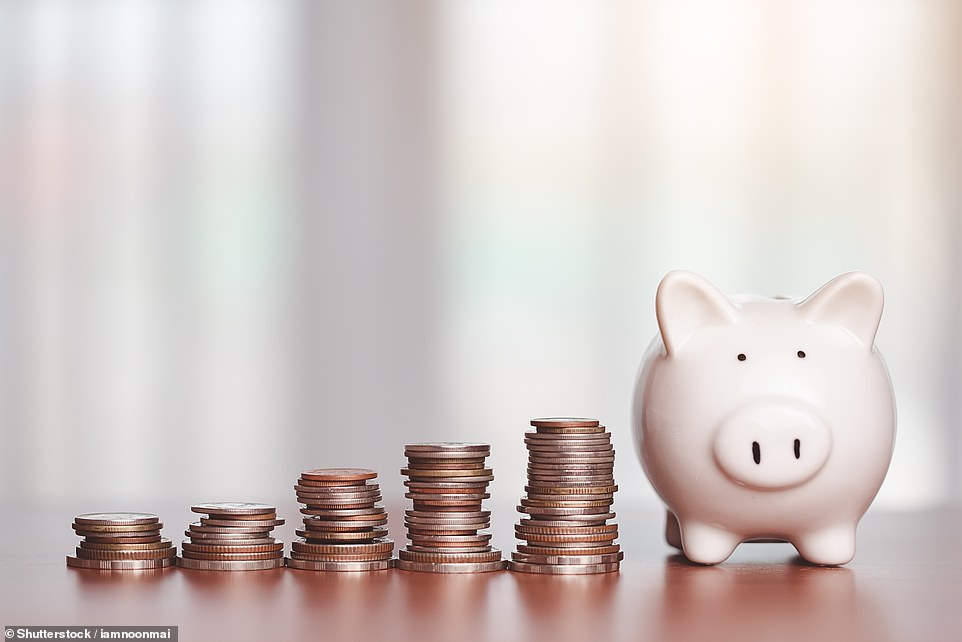 قالت الحكومة إنها تريد استخدام المعاشات التقاعدية لغرضها المقصود المتمثل في تمويل التقاعد ، وليس نقل الثروة. ومن المرجح أن تعكس اتجاهات الانسحاب الأخيرة تغييرًا في السلوك من قبل الأشخاص الذين قاموا ببناء معاشات تقاعدية يعتزمون تمريرها إلى الجيل القادم ، الذين قرروا البدء في إنفاق الأموال أو هدتها الآن بدلاً من ذلك - خاصةً إذا كانوا أكبر سناً. ولكن هناك مخاوف من أن الناس في المستقبل قد يسحبون النقود دون داع ، أو يتم ردعهم من الدفع إلى المعاشات التقاعدية ، مما قد يضر بآفاق التقاعد بسبب التغيرات الضريبية للميراث.