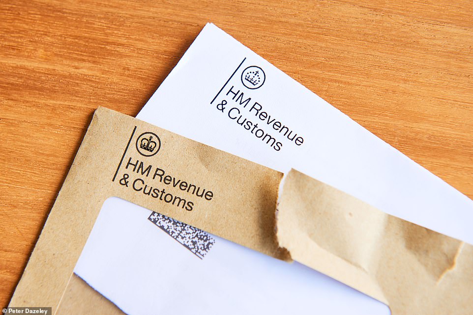 الإخطار بأنه قد تم تغيير قانون الضرائب الخاص بك سيصل غالبًا إلى شكل مظروف HMRC على عتبة داركم. سيخبرك نموذج
