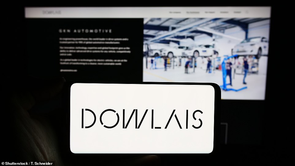 أخبرت Dowlais المستثمرين في مايو من المحتمل أن تأتي أرباحها السنوية في الطرف الأدنى من التوجيه السابق ، مشيرة إلى زيادة عدم اليقين الاقتصادي الناجمة عن التعريفات الأمريكية الأخيرة. وقالت في ذلك الوقت إنها تخطط لتعويض التكاليف الإضافية عن طريق نقلها إلى العملاء ، حيث من المتوقع أن يحدث استرداد التكاليف بشكل أساسي في النصف الثاني من العام. في يوم الخميس ، سجلت المجموعة انخفاضًا بنسبة 1.6 في المائة في الإيرادات المعدلة إلى 2.46 مليار جنيه إسترليني ، لكن الأرباح التشغيلية المعدلة زادت بنسبة 11 في المائة.