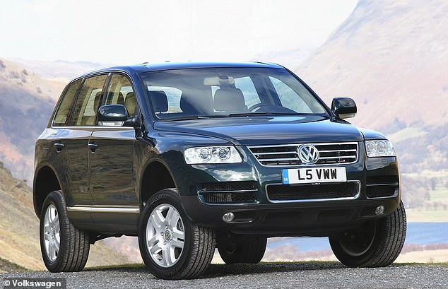 وصل الجيل الأول Touareg (في الصورة) في عام 2002. تم تطويره جنبًا