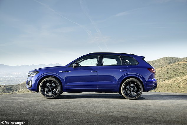 منذ إنهاء صالون Phaeton Luxury في عام 2016 ، كان Touareg أكثر لوحة مرموقة في VW وقمة البنزين والمحاكمة ديزل. ولكن في وقت قريب جدًا ، لن يكون متاحًا في صالات عرض فولكس واجن