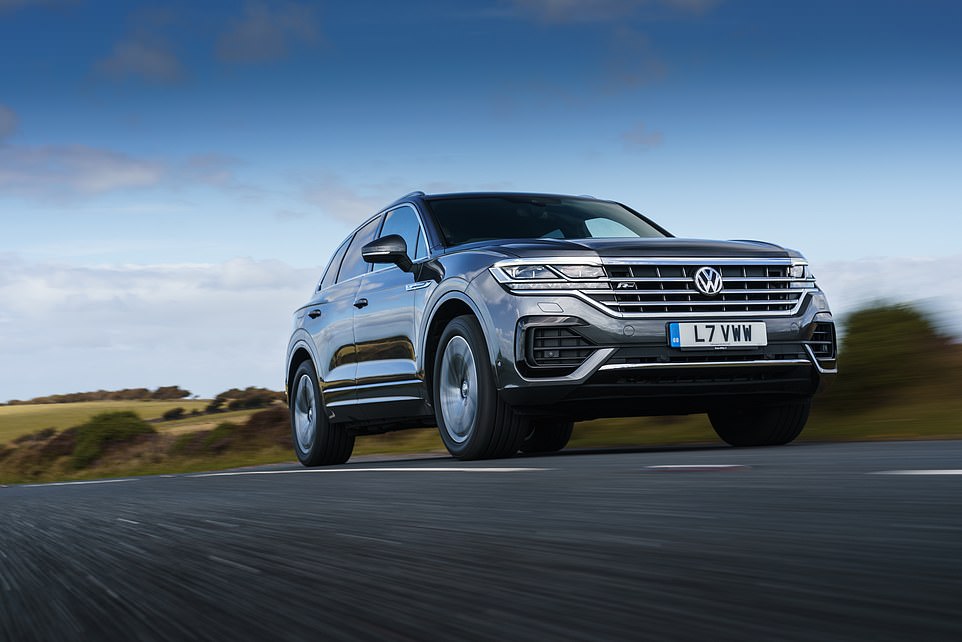 في حين أن مرحلة الخروج من Touareg هي جزء من انتقال نطاق فولكس فاجن إلى EVs ، حتى يتم إعدام بعض سيارات البطارية. بالإضافة إلى تقارير Touareg ، من المتوقع أيضًا أن تتقاعد ID. بعد إطلاقه فقط في عام 2021 ، يتم تعليق المتغير الرياضي - مستوحى من الكوبيه - من المعرف. كان يستهدف في المقام الأول السوق الصينية ، ولكن طفرة في العلامات التجارية المحلية الجديدة بسعر أقل شهدت الطلب على الطلب.