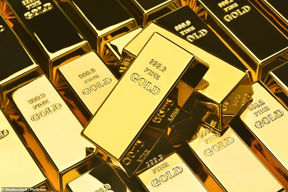 كانت التقارير التي تفيد بأن الحانات الذهبية ستضرب من التعريفة الجمركية ضربة كبيرة لسويسرا ، أكبر مركز لتكرير الذهب في العالم ، والذي كان يترنح بالفعل من ضريبة 39 في المائة التي يفرضها ترامب. تعد القضبان التي يبلغ طولها كيلواة الشكل الأكثر شعبية للمعادن المتداولة على Comex ، وأكبر سوق للعقود الآجلة الذهبية ، وتشكل معظم صادرات سبائك سويسرا إلى الولايات المتحدة. قامت سويسرا بتصدير 45.7 مليار جنيه إسترليني من الذهب إلى الولايات المتحدة خلال 12 شهرًا إلى يونيو.