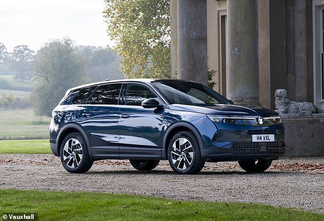 الإصدارات الحديثة من Grandland Vauxhall هي أيضا في استدعاء السلامة. يجب أن يتلقى المالكون رسائل في المنشور لإخطار ما إذا كانوا متأثرين - أو يمكنهم التحقق من موقع Vauxhall
