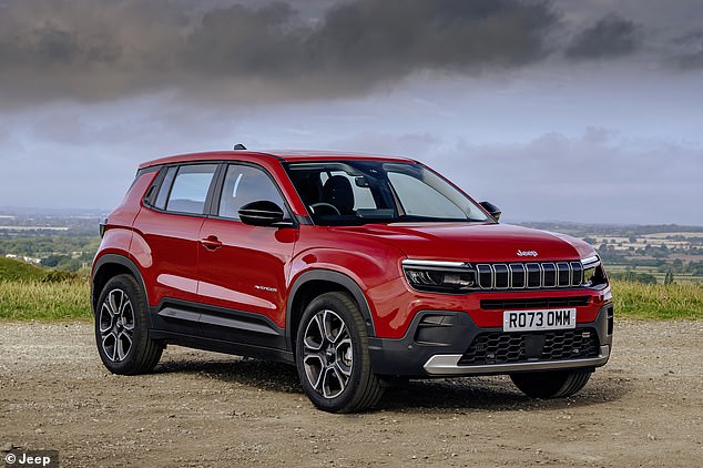 Jeep ، التي تملكها أيضًا Stellantis ، تتأثر أيضًا. يخضع Avenger Hybrid 1.2 لتذكر السلامة