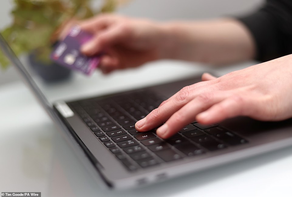 ستكون الميزة ، الأولى من أحد البنوك الكبيرة ، متاحة من 26 أغسطس حيث سيتمكن العملاء من إنشاء رمز إيداع نقدي في منطقة