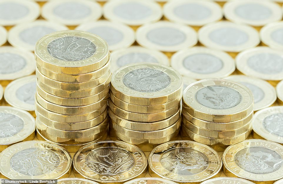 كان الجنيه مدعومًا باحتمال تخفيض أسعار الولايات المتحدة في الوقت الذي يبدو فيه تحرك بنك آخر في إنجلترا هذا العام يتلاشى. قام الجنيه الاسترليني بتصوير ما يقرب من المائة مقابل الدولار إلى أقل من 1.36 دولار ، وهو ارتفاع لمدة ثلاثة أسابيع.
