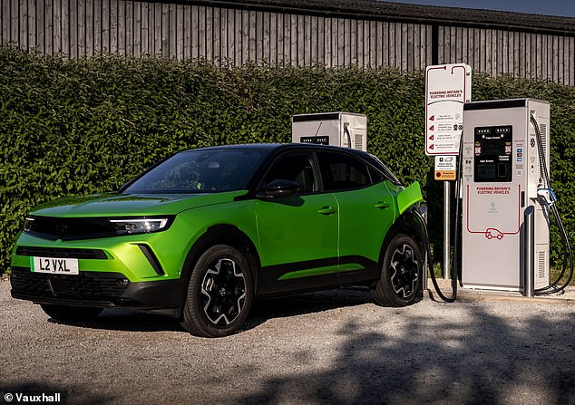 حصل مجموعة EV بالكامل من Vauxhall على خصم Band 2 1،500 جنيه إسترليني ، حيث تكلف جميع الطرز الآن أقل من 37000 جنيه إسترليني. وهذا يشمل Mokka Electric (في الصورة)