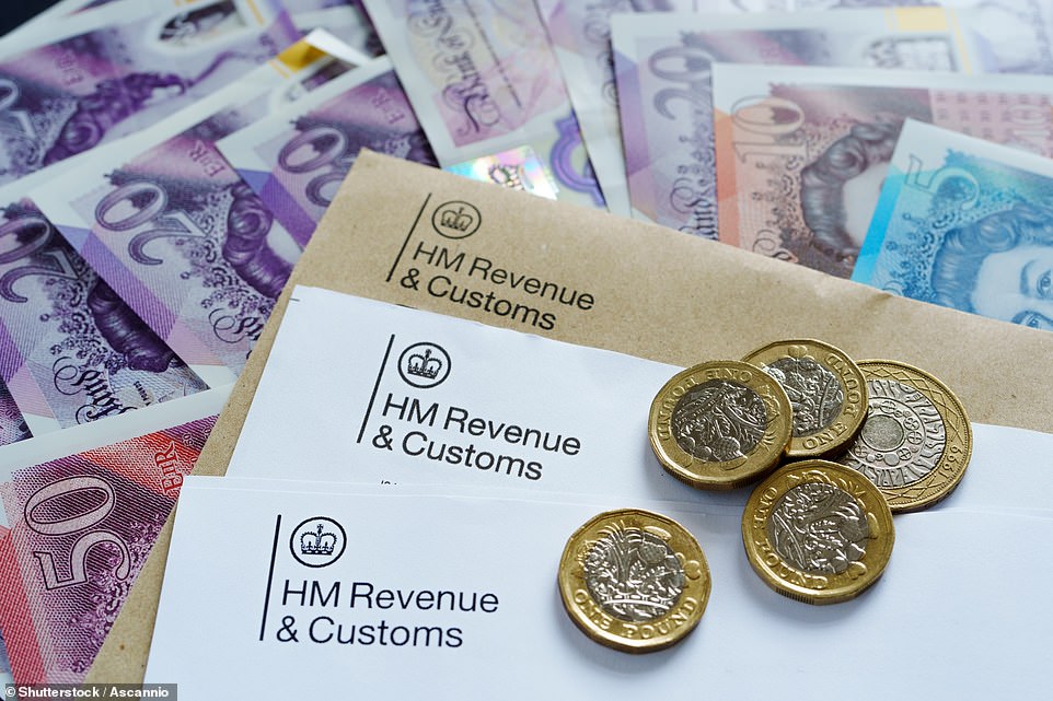 وقد تراكم نظام التأمين الوطني لأسعار الأعمال المعاقبة وصاحب العمل في مجال العمل. انخفضت أسهم Landsec بنسبة 1.1 في المائة ، أو 6p ، إلى 568 نقطة أمس.