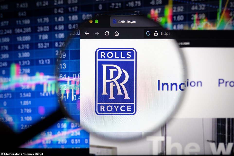 انخفضت Babcock International بنسبة 7.4 في المائة ، وانخفضت BAE Systems بنسبة 3.9 في المائة وفقدت Rolls-Royce 2.1 في المائة. ولكن تم تعويض الخسائر من قبل تجار التجزئة ، مما حقق مكاسب كبيرة على الرغم من الأخبار عن تأخير بيانات المبيعات الرسمية.
