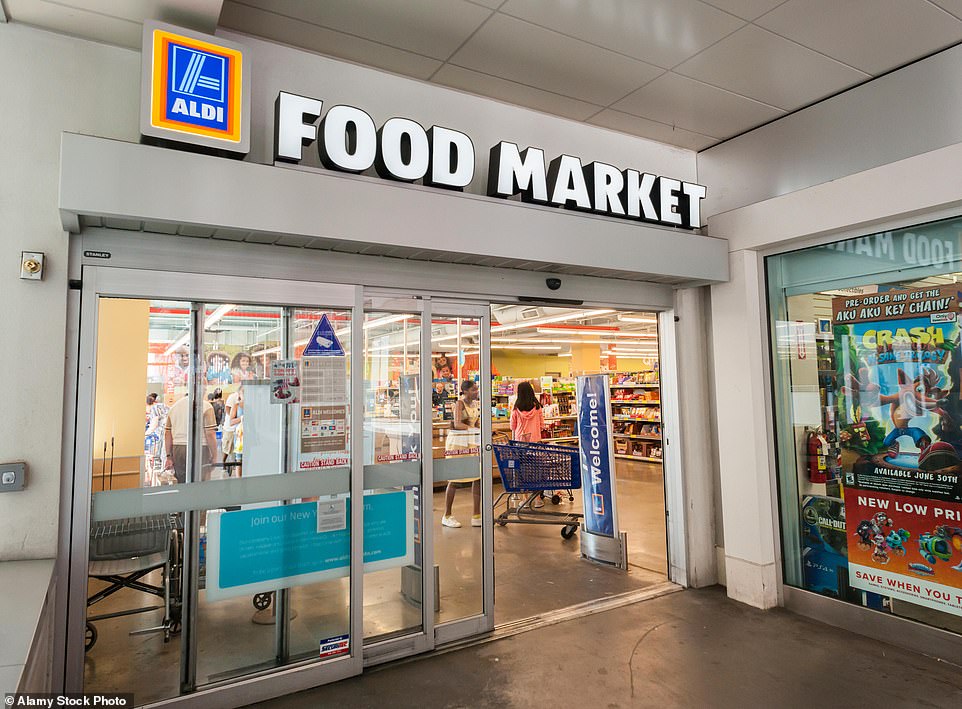 تخطط Lidl لفتح ما مجموعه 40 موقعًا بحلول نهاية العام ، وتسعى للوصول إلى 1000 متجر خلال السنوات القليلة المقبلة. وأضاف Black أن الأسود 