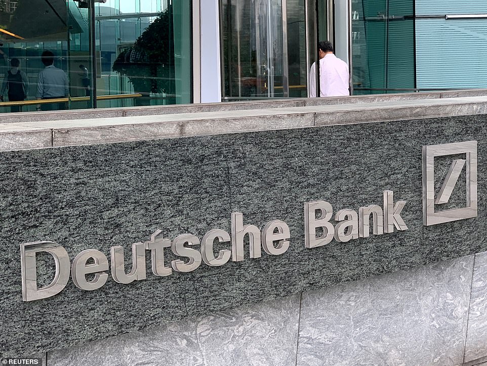 تم تجميد عتبة البدل الشخصية منذ أبريل 2021 ، في إمساك ضريبة الشبح وستظل كذلك حتى أبريل 2028 على الأقل ، عندما يكون من المقرر أن يتماشى مع التضخم. ولكن بسبب أرقام التضخم في الأرقام ، ارتفع معاش الحالة في السنوات القليلة الماضية ، وهو الآن معرض لخطر خرق عتبة الضرائب في عملية تعرف باسم السحب المالي. أظهرت التوقعات من Deutsche Bank التي تم إصدارها في وقت سابق من هذا العام أن المعاش التقاعدي للولاية يرتفع بنسبة 5.5 في المائة إلى 12،631 جنيهًا إسترلينيًا في أبريل 2026 ، مما يخترق عتبة البدل الشخصية.