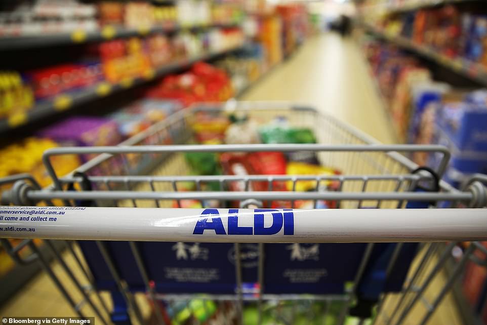 قال Aldi الشهر الماضي إنه سيقوم بالدفع لمساعدي المتجر من 12.75 جنيهًا إسترلينيًا إلى 13.00 جنيهًا إسترلينيًا من ذلك التاريخ ليصبح أول سوبر ماركت يصل إلى هذا الحد الأدنى. لكن اليوم كشفت أنها حققت زيادة إضافية إلى 13.02 جنيهًا إسترلينيًا للحفاظ على موقعها كرائد في السوق - بعد أن قال ليدل قبل أسبوعين أنه سيقوم أيضًا برفع الأجر إلى 13.00 جنيهًا إسترلينيًا.