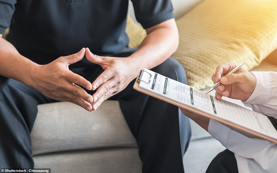 الفشل في القيام بذلك يعرضهم لخطر الغرامات أو عدم الأهلية أو ضرب السجل. لدى بعض المديرين أقل من ثلاثة أشهر للخضوع للتحقق ، والذي تم القيام به فقط من قبل 300000 شخص.