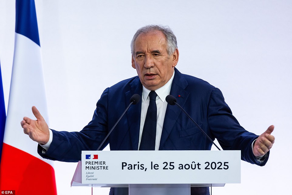 على الأقل رئيس الوزراء الفرنسي ، فرانسوا بايرو ، جريء بما يكفي لرفع الرهان في محاولته للحصول على تخفيضات في الميزانية بقيمة 44 مليار يورو من خلال الجمعية الوطنية. ليس من المستغرب أن دعوته لتصويت الثقة في 8 سبتمبر قد فزعت الأسواق ، حيث دفعت عائدات السندات الفرنسية لمدة عشر سنوات بأكثر من 3 في المائة وأرسلت الأسهم على المخاوف من أن أسابيع من عدم الاستقرار تنتظرنا. قام بايرو بالدعوة قبل الاحتجاجات الوطنية المخططة من قبل حركة بلوكونز (حظر كل شيء) التي تدعمها النقابات وحزب جان لوك ميلنشون اليساري ، فرنسا لا.
