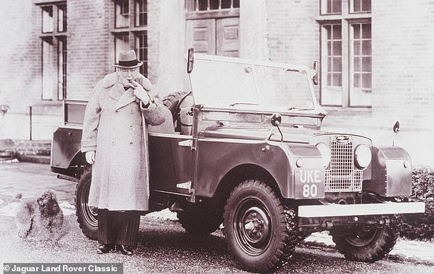 تم الكشف عن إصدار Land Rover Defender V8 V8 Churchill يوم الثلاثاء ويقتصر على 10 سيارات فقط مستوحاة من رجل الدولة البريطاني ، والضابط العسكري ، وسيارة PM الخاصة مرتين ، والتي كانت موهوبة له في عيد ميلاد 80 حاضرًا في عام 1954 (في الصورة)