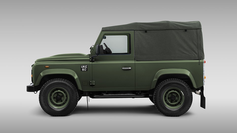 تكرر السيارات الحصرية سلسلة Land Rover Series I ، التي كانت موهوبة إلى رئيس الوزراء في عام 1954. تتوفر ثلاثة أنماط من الجسم ، على الرغم من أنها تأتي جميعًا مع الطلاء الأخضر البرونزي مع جسر من جلد Weir في الداخل كمحرك Sir Winston. لا تزال بعض الطرز العشرة متاحة للعملاء - على الرغم من أن هذا ليس مفاجئًا للغاية نظرًا لسعر الطلب الفلكي.