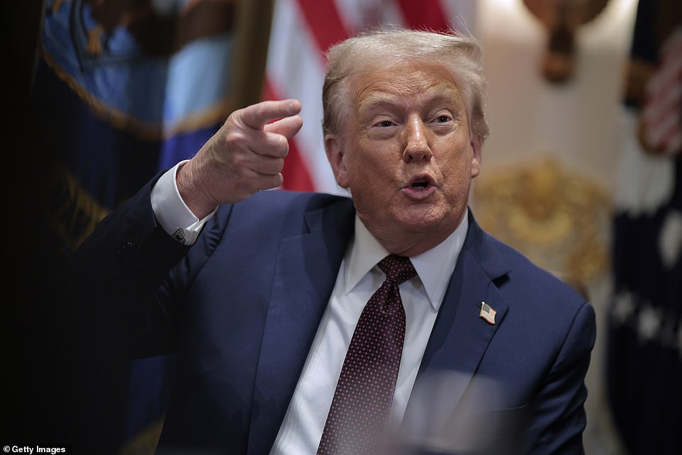 وقال إنه لسنوات ، اعتقد الاتحاد الأوروبي أن حجمه الاقتصادي ، مع 450 مليون مستهلك ، جلب معه القوة الجيوسياسية والتأثير في العلاقات التجارية الدولية ، مضيفًا: