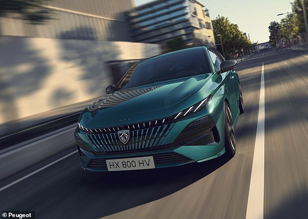 يرى الإعلان أيضًا أن Peugeot E-308 Hatchback يحصل على الدعم البالغ 1500 جنيه إسترليني