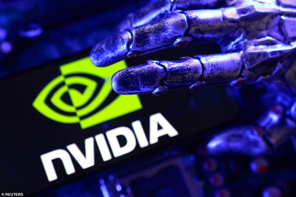 بعد ذلك ، تعافى جزئيًا إلى الشكل 0.5 في المائة أقل. فازت نتائج الربع الثاني من NVIDIA¿ ، التي نشرت في وقت متأخر يوم الأربعاء ، على توقعات المحللين بأرباح قدرها 19.5 مليار جنيه إسترليني ، بزيادة 59 في المائة على أساس سنوي ، وإيرادات قدرها 34.5 مليار جنيه إسترليني ، بزيادة 56 في المائة.