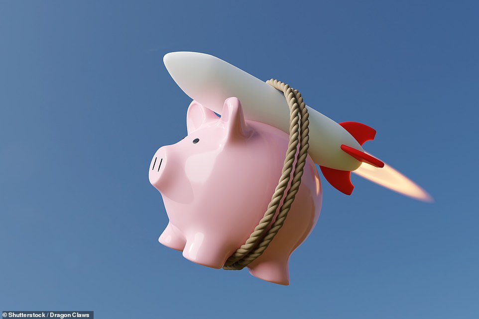 كما هو الحال حاليًا ، ستحصل Savers على فائدة 4.8 في المائة في CMC إذا كنت متوسط المعدل على مدار عام كامل. لقد عملنا على ذلك من خلال إضافة ثلاثة أشهر عند 5.44 في المائة وتسعة أشهر بنسبة 4.59 في المائة ، ثم قسمة هذا الرقم على 12.