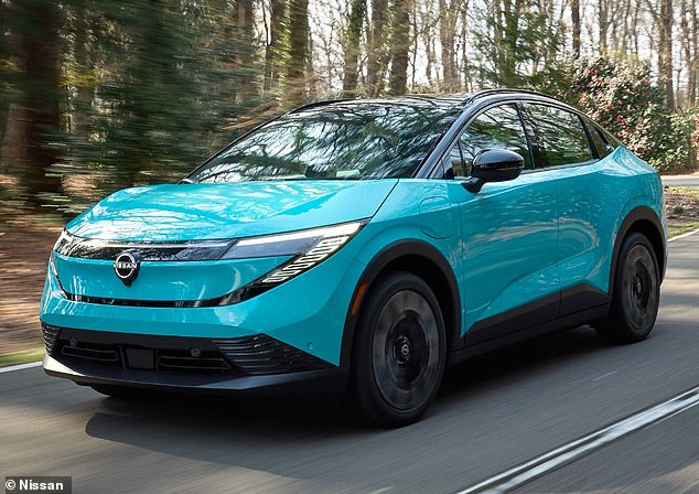 لم يتم تأكيد Nissan Leaf بعد لـ ECG ، على عكس Nissan Micra الذي سيحصل على 1500 جنيه إسترليني. على الرغم من عدم التأكيد على ذلك ، فقد يكون ذلك لأن الورقة سيتم بناؤها في سندرلاند ، وبالتالي ستكون مؤهلة للحصول على منحة أعلى 3،750 جنيهًا إسترلينيًا