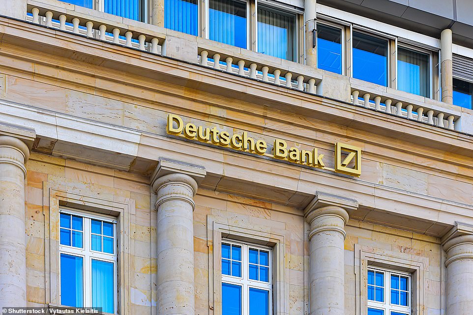 ويأتي ذلك بعد أن اقترح المحللون في Deutsche Bank الأسبوع الماضي أن شركات الشوارع العالية قد تتعرض لضغوط مع إبطاء نمو الأجور.