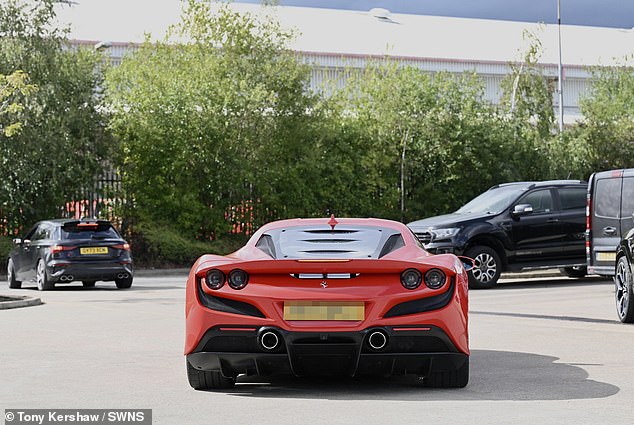 المركبات التي تباع في GVE London هي بعض من أكثرها فخامة على الأرض (في الصورة: فيراري هناك اليوم)