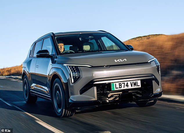 لا يمكن لـ KIA EV3 (في الصورة) العودة إلى 246 ميلًا فقط من النطاق في ظروف موجة الحرارة ، وهو أقل بنسبة 32 ٪ من نطاقه المعلن 362 ميل