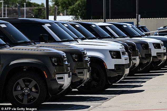 وقال متحدث باسم JLR إنه لا يوجد دليل على أن أي بيانات عميل قد سُرقت ولكن أنشطة التجزئة والإنتاج لدينا تعطلت بشدة