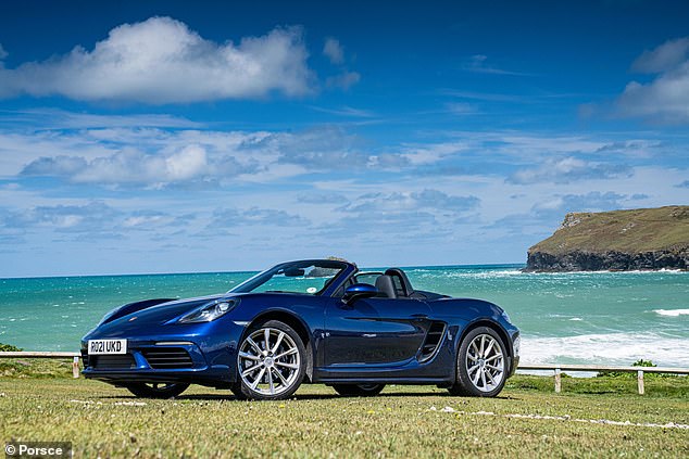 ينحني MK4 Boxster-و MK3 Cayman-باختيار محركات ذات شحن توربيني سعة 2.0 لتر أو محركات طاقة مسطحة سعة 4.0 لتر لإصدارات GTS التي تتصدر كل منها. النماذج المنتهية ولايتها - تم إطلاقها لأول مرة في عام 2016