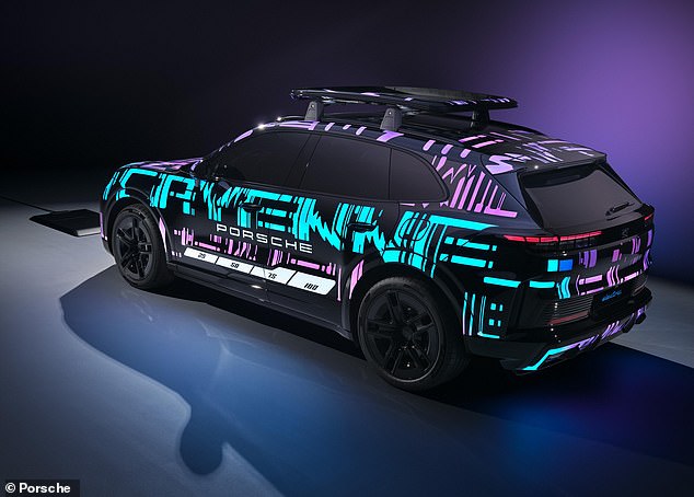 ستحصل جميع المملكة المتحدة على Cayenne Electric على الأسلاك والخراطيم اللازمة لقبول مستقبلات الشحن المبردة بقيمة 15 كيلوجرام لقبول الشحن اللاسلكي. يتم تثبيتها تحت أرضية السيارة للحفاظ عليها محمية من