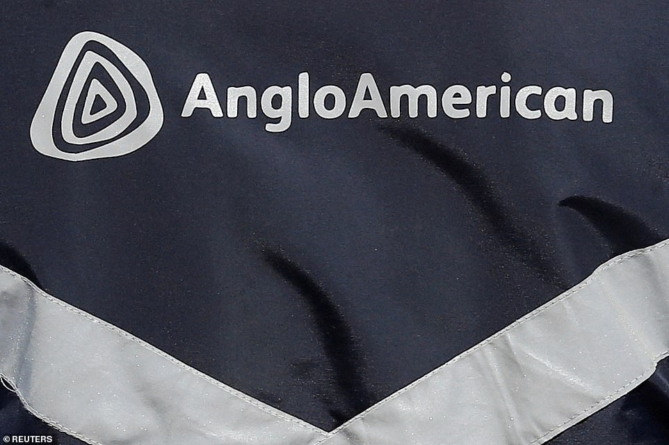 حتى أنه يعتقد أن BHP يمكن أن يعود مع عرض جديد لـ Anglo. بموجب شروط الاندماج التي تم الإعلان عنها أمس ، ستمتلك الأنجلو 62.4 في المائة من المجموعة المشتركة بينما ستحتفظ Teck بنسبة 37.6 في المائة.