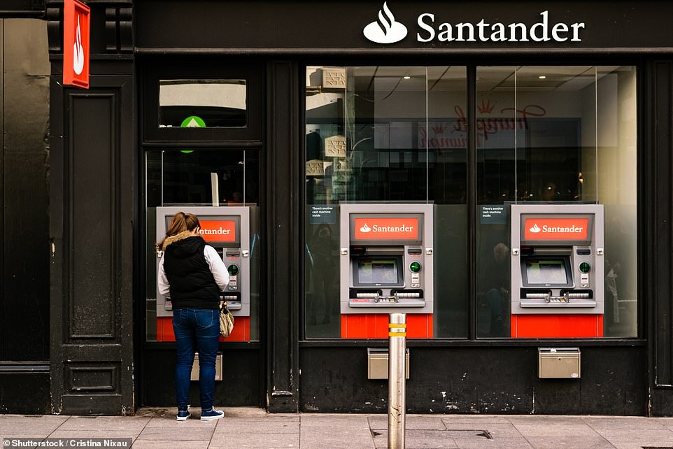 بالإضافة إلى ذلك ، ستزداد معدلات Remortgage لمدة عامين لأولئك الذين لديهم 40 في المائة من الأسهم أو أكثر بنسبة 0.10 في المائة. بالنسبة لأولئك الذين تتراوح أعمارهم بين 25 و 40 في المائة من حقوق الملكية الذين يختارون ثلاثة وخمس وعشرة أعوام ، سوف يرتفع بنسبة 0.11 في المائة. المقرضون يضعون معدلات لعدة أسباب. أولاً ، بلغت غلة مذهب - تكاليف الاقتراض الحكومية طويلة الأجل - أعلى مستوى في الأسبوع الماضي لمدة 27 عامًا بسبب عدم ارتياح السوق بشأن حالة المالية العامة.