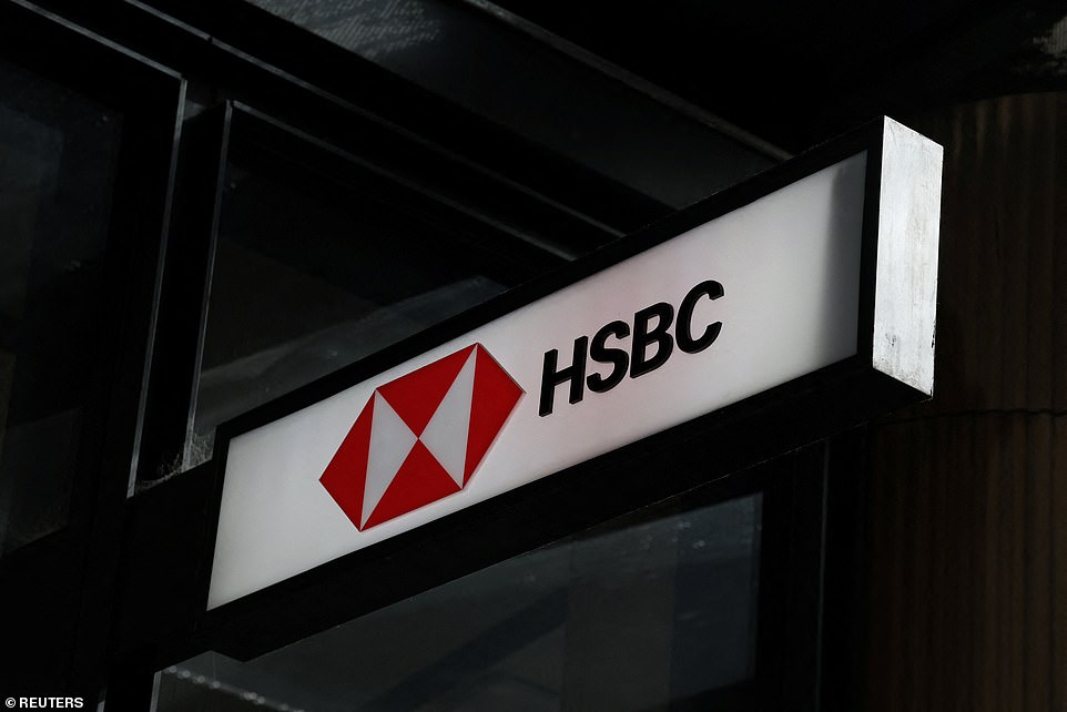 زادت HSBC معدلاتها يوم الاثنين ، وتأتي الأخبار أيضًا بعد أقل من 10 أيام من رفع الباركليز سعر صفقات الرهن العقاري. زيادات Santander بما في ذلك المشي لمسافات طويلة بسعر جميع القروض العقارية المحرك في المنازل الجديدة بمعدلات ثابتة وثلاث سنوات وخمس سنوات بنسبة تصل إلى 0.13 في المائة. ستزداد إصلاحات عشر سنوات بنسبة تصل إلى 0.08 في المائة. ستزداد الرهون العقارية للمشتري لأول مرة بنسبة تصل إلى 0.12 في المائة.