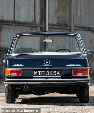 وأضاف هوبارد: '' 'هذا W114 يربط الموسيقى والسيارات بطريقة تتحدث إلى المتحمسين والمعجبين على حد سواء ، وهي تقع بشكل مريح إلى جانب كل شيء نبيعه ، من الكلاسيكيات الحديثة التي يمكن تحقيقها إلى مجمعاتهم المطلوبين بعد مرصعهم بالسيارات التي سبقها بعد ذلك.