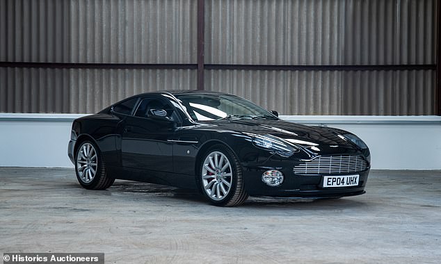 يتم بيع جون تيري 2004 Aston Martin Vanquish أيضًا في نفس بيع المزادات التاريخية هذا الشهر. لديها 26،500 ميل فقط على مدار الساعة ، ومن المتوقع أن تذهب بأقل من 50 ألف جنيه إسترليني