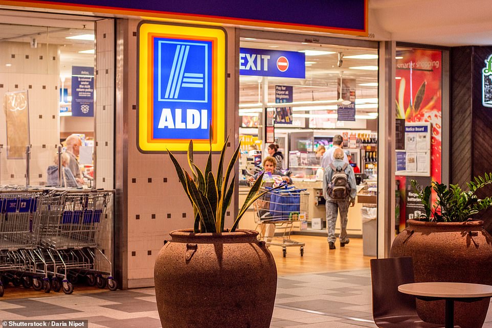 حاليًا ، لدى Aldi ، رابع أكبر سوبر ماركت في المملكة المتحدة ، أكثر من 1050 متجرًا في المملكة المتحدة بهدف طويل الأجل هو الوصول إلى 1500 متجر. تشمل المواقع الجديدة التي يتم استهدافها مواقع في لندن ، و West Midlands ، ومانشستر ، ووركشاير ، وجنوب ويلز ، وشرق ساسكس وجزيرة وايت. وقال هيرلي ، الرئيس التنفيذي لشركة Aldi UK: 