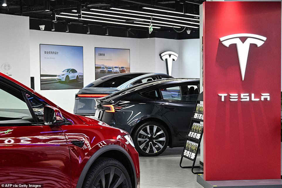 تواجه الشركة أيضًا منافسة شرسة من المنافسين الصينيين. ترك Musk وظيفته في Doge في مايو ، ومع ذلك ، بعد سقوطه مع ترامب ومنذ ذلك الحين تعهد بتكريس المزيد من الوقت لتسلا.