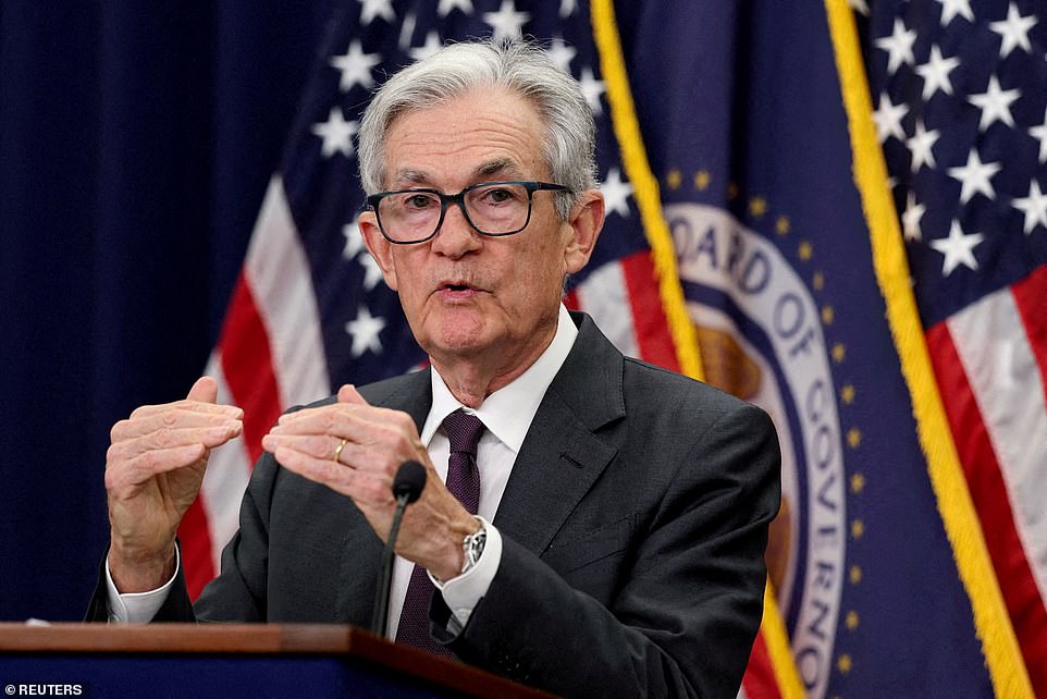 ومع ذلك ، فإن الاقتراحات التي تفيد بأن رئيس مجلس الاحتياطي الفيدرالي Jerome Powell يمكنه اختيار تخفيض معدل الوفير البالغ 50 نقطة أساس في اجتماعه المقبل تعرضت للضغط بعد أحدث بيانات التضخم. وقال سيما شاه ، كبير الاستراتيجيين العالميين في إدارة الأصول الرئيسية: