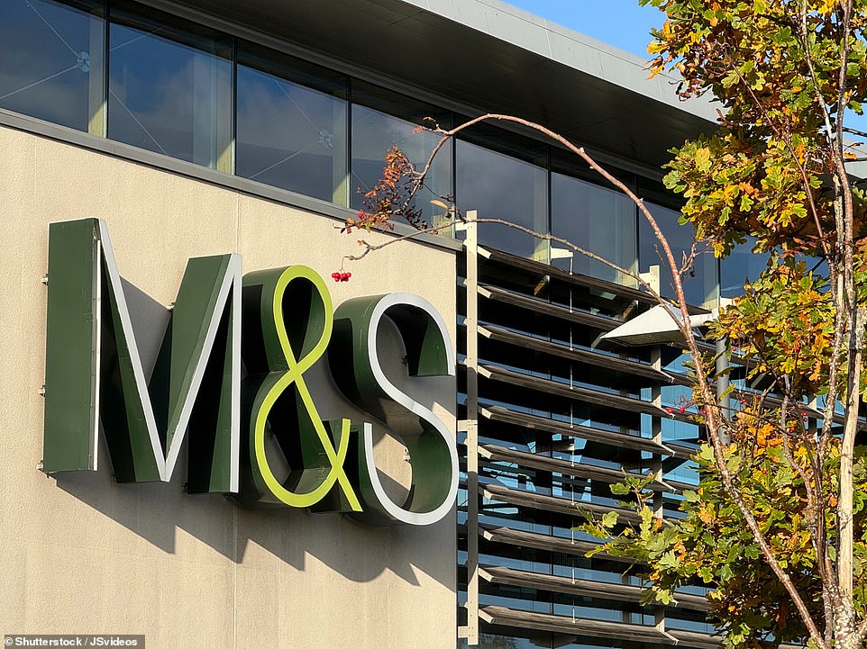في مذكرة للموظفين أمس ، قال الرئيس التنفيذي لشركة M & S Stuart Machin: بعد أن توجهت فريق التكنولوجيا الرقمية والتكنولوجية خلال ستة أشهر صعبة ، قررت راشيل هايام أن تأخذ استراحة وتتراجع عن دورها. كانت راشيل رأسًا ثابتًا ورأسًا هادئًا في وقت غير عادي للشركة ، ونتمنى لها التوفيق في المستقبل.