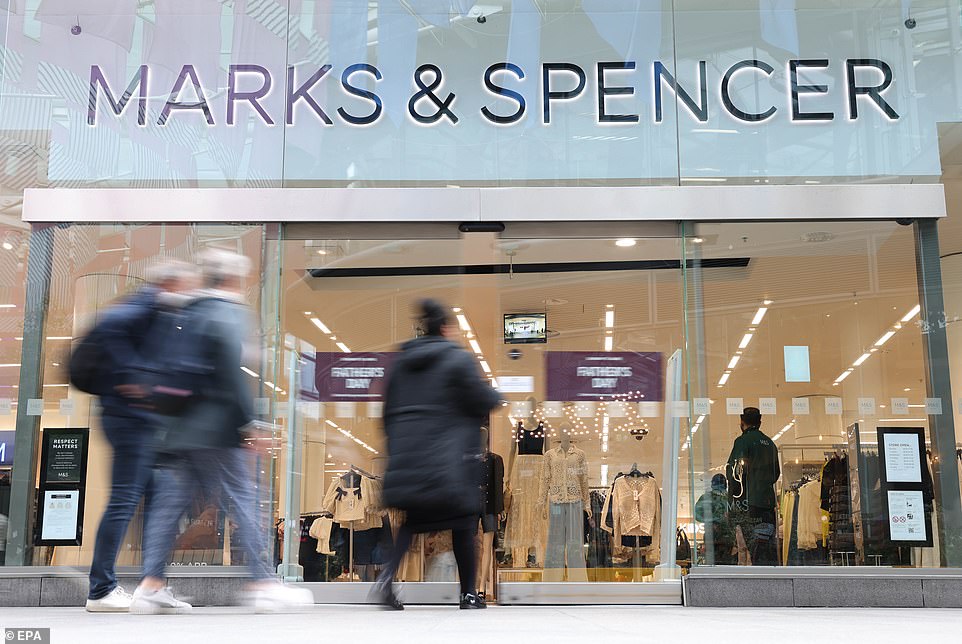 وأضاف ماشين: ¿تحت قيادة ساشا ، أنا واثق من أننا سنقوم بتسريع الخطة الرقمية والتكنولوجية والتأكد من أننا قد تم إعدادنا لتقديم أكبر وأفضل قمة عيد الميلاد على الإطلاق. أربعة أفراد ، بما في ذلك ثلاثة مراهقين ، تم كفائهم في انتظار مزيد من التحقيقات في يوليو بعد الهجوم السيبراني على عيد الفصح. تم سرقة البيانات الشخصية لملايين العملاء ، والتي كان يمكن أن تتضمن أسماء وعناوين البريد الإلكتروني والعناوين البريدية وتواريخ الميلاد.