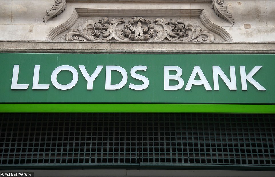 قال Vivek Khattri ، مديرة الحسابات الجارية الشخصية ومدير السحب على المكشوف في Lloyds:
