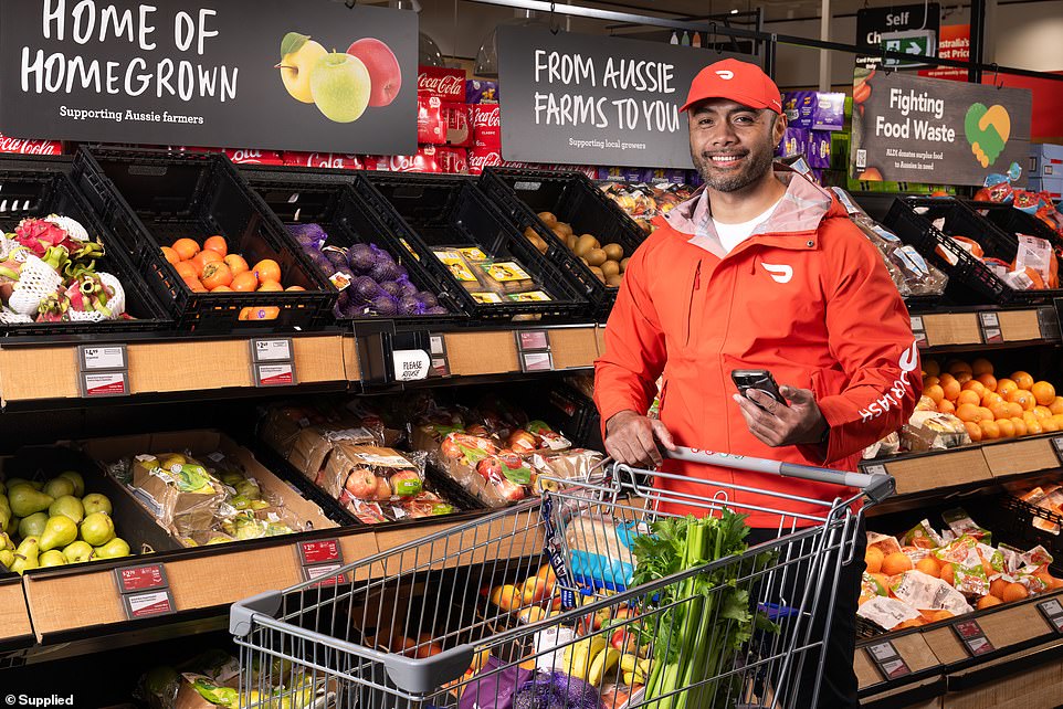 جاءت تعليقاته في الوقت الذي حذرت فيه مجموعة Food and Drink Federation (FDF) من أن تضخم الطعام قد يصل إلى 5.7 في المائة بحلول نهاية ديسمبر. كان 4.2 في المائة في أغسطس ، وفقا لاتحاد التجزئة البريطاني. حث تجار التجزئة الحكومة على استبعاد الزيادات في تكلفة ممارسة الأعمال التجارية ، وكذلك إلقاء نظرة ثانية على أسعار أعمال الإصلاح.
